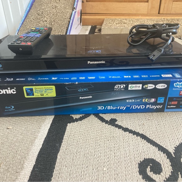 Panasonic Blu-Ray Player with touch screen - Picture 2 of 3